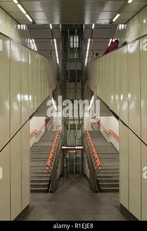 Wien, U-Bahnlinie U3, Station Johnstraße, ARCHITEKTENGRUPPE U-Bahn (AGU) Holzbauer, Marschalek, Ladstätter, Gantar - Wien, U-Bahnlinie U3, Station J Stockfoto