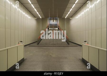 Wien, U-Bahnlinie U3, Station Johnstraße, ARCHITEKTENGRUPPE U-Bahn (AGU) Holzbauer, Marschalek, Ladstätter, Gantar - Wien, U-Bahnlinie U3, Station J Stockfoto