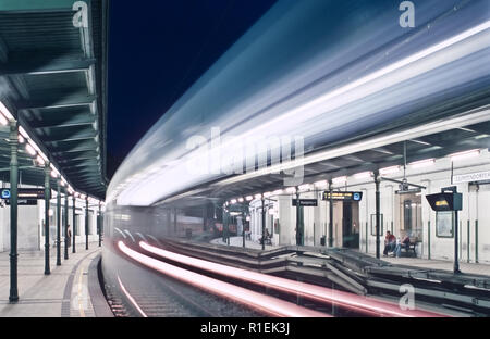 Wien, U-Bahn-Linie U6, Gürtellinie, früher Stadtbahn Station Gumpendorfer Straße - Wien, U-Bahn Linie U6, dem ehemaligen historischen Stadtbahn Stockfoto