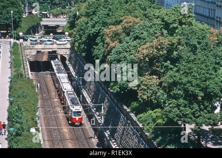 Wien, U-Bahn-Linie U6, Gürtellinie, früher Stadtbahn - Wien, U-Bahn Linie U6, dem ehemaligen historischen Stadtbahn Stockfoto