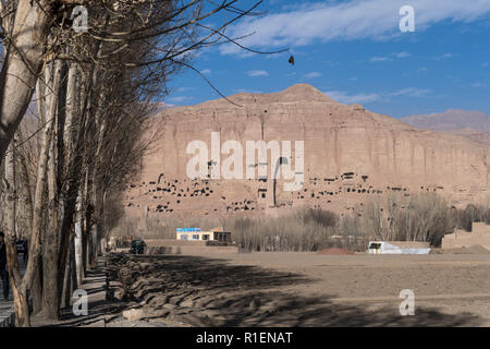 Buddha Höhle im Felsen, wo der 4. und 5. Jahrhundert weibliche Buddha Statue wurde durch die Taliban im Jahr 2001, Bamian, Provinz Bamyan, Afghanistan zerstört Stockfoto