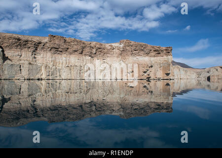 Berge reflektieren von Band-e Amir See, Band-e Amir Nationalpark, Provinz Bamyan, Afghanistan Stockfoto