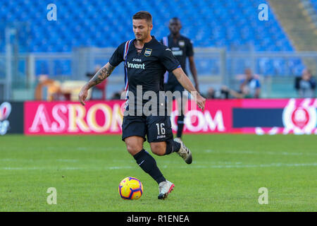 Rom, Italien. 11 Nov, 2018. 11. November 2018, Stadio Olimpico, Rom, Italien; Serie A Fußball, Roma gegen Sampdoria; Karol Linetty von Sampdoria steuert die Kugel Credit: Giampiero Sposito/Pacific Press/Alamy leben Nachrichten Stockfoto