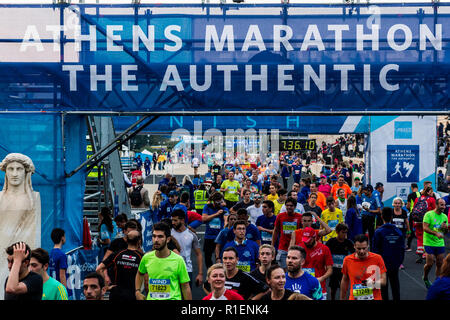 Athen, Griechenland. 11 Nov, 2018. Die 36 authentischen Athen Marathon findet heute statt mit über 18500Athleten im Marathon Rennen teilnehmen und über 55000 Sportler in allen Rennen. Credit: Kostas Pikoulas/Pacific Press/Alamy leben Nachrichten Stockfoto