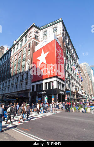 Kaufhaus Macy's, Herald Square auf der Sixth Avenue, Manhattan, New York City, Vereinigte Staaten von Amerika. Stockfoto