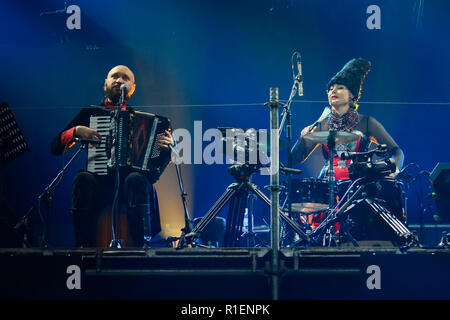 Kiew, Ukraine. 10 Nov, 2018. Ukrainische Folk Quartett DakhaBrakha Konzert. Credit: Aleksandr Gusew/Pacific Press/Alamy leben Nachrichten Stockfoto