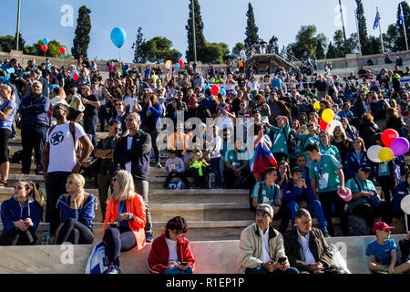 Athen, Griechenland. 11 Nov, 2018. Die 36 authentischen Athen Marathon findet heute statt mit über 18500Athleten im Marathon Rennen teilnehmen und über 55000 Sportler in allen Rennen. Credit: Kostas Pikoulas/Pacific Press/Alamy leben Nachrichten Stockfoto