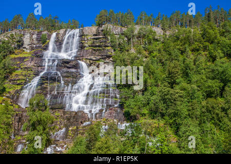 Tvindefossen Wasserfall in der Nähe von Voss, Norwegen, Europa. Stockfoto