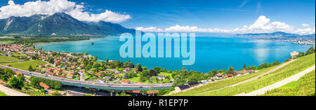 Panorama der Stadt Montreux mit der Schweizer Alpen, den Genfer See und Weinberg auf Lavaux, Kanton Waadt, Schweiz, Europa. Stockfoto