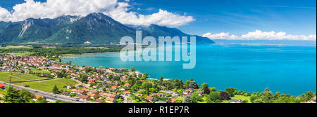 Panorama der Stadt Montreux mit der Schweizer Alpen, den Genfer See und Weinberg auf Lavaux, Kanton Waadt, Schweiz, Europa. Stockfoto