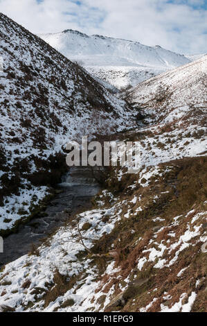 Fairbrook Clough im Winter, Kinder Scout, Peak District National Park, England, Großbritannien Stockfoto