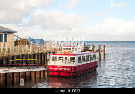 Wyre Estuary Fähre gebunden an der Helling warten den Fluss Wyre von Fleetwood zu Knott am Meer Lancashire England Großbritannien zu Kreuz Stockfoto