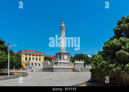 LUSHUN, Liaoning, China - 22 May 2018: Die sino-sowjetische Freundschaft Denkmal ist außerhalb des Museums in Lushun entfernt. Stockfoto