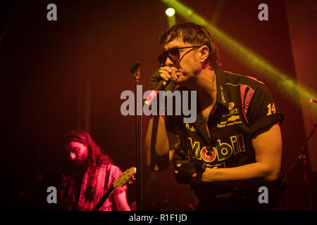 Island, Reykjavik - November 10, 2018. Der amerikanische Sänger, Songwriter und Musiker Julian Casablancas (dargestellt) führt ein Live Konzert mit seiner Band die Voidz während des Isländischen Festival Iceland Airwaves 2018 in Reykjavik. (Foto: Gonzales Foto - Tord Litleskare). Stockfoto