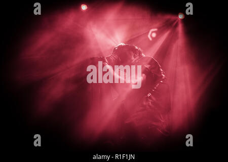 Island, Reykjavik - November 10, 2018. Der amerikanische Sänger, Songwriter und Musiker Julian Casablancas (dargestellt) führt ein Live Konzert mit seiner Band die Voidz während des Isländischen Festival Iceland Airwaves 2018 in Reykjavik. (Foto: Gonzales Foto - Tord Litleskare). Stockfoto