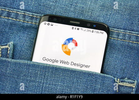 MONTREAL, KANADA - 4. OKTOBER 2018: Google Web Designer app auf S8-Bildschirm. Google ist ein amerikanisches Unternehmen, das eine Vielzahl von interne Stockfoto