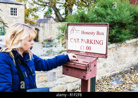 Ehrlichkeit, Parkplatz parken Spende, mit Ehrlichkeit, Parkplatz Ehrlichkeit, mit Ehrlichkeit, Parkplatz Ehrlichkeit, Yorkshire, UK, England Stockfoto