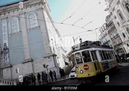 Der Lissabonner Straßenbahn-Netz, in Betrieb seit 1873, besteht derzeit aus sechs städtischen Linien. Im Jahr 1901 wurde das Netz elektrifiziert. Der Niedergang der Net Stockfoto