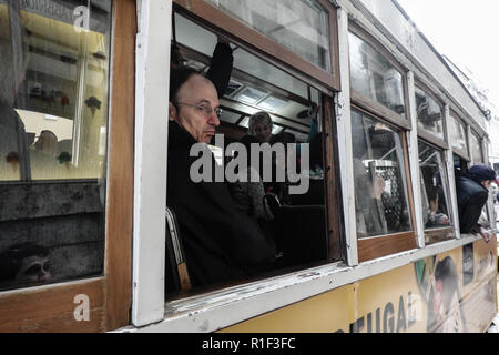 Der Lissabonner Straßenbahn-Netz, in Betrieb seit 1873, besteht derzeit aus sechs städtischen Linien. Im Jahr 1901 wurde das Netz elektrifiziert. Der Niedergang der Net Stockfoto