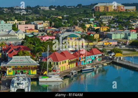 St. John's, Antigua - Januar 8, 2015: Blick auf den Hafen von St. John's Stockfoto