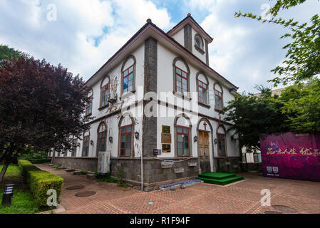 YANTAI, Provinz Shandong, China - 17 May 2018: Ehemalige Union Kirche in Yantaishan Scenic Area. Stockfoto