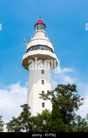 YANTAI, Provinz Shandong, China - 17 May 2018: Die Yantaishan Leuchtturm. Stockfoto