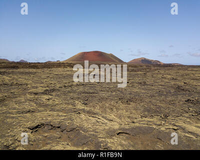 Luftaufnahme Caldera Colorada Vulkan, lava Feld mit Flechten, Lanzarote, Kanarische Inseln, Spanien, Europa Stockfoto