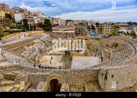 Spanien, Tarragona, antike römische Amphitheater im Frühjahr Stockfoto