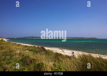 Kite-surfer an Spielen, Pentle Bay, Tresco, Isles of Scilly, Großbritannien Stockfoto