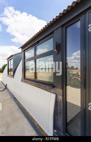 Krieg zeit Nissen Hütte Umwandlung durch pascott.co.uk Stockfoto