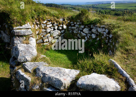 Gebäude aus Stein bleibt bei Chysauster Ancient Eisenzeit Dorf, in der Nähe von Penzance, Cornwall, England Stockfoto