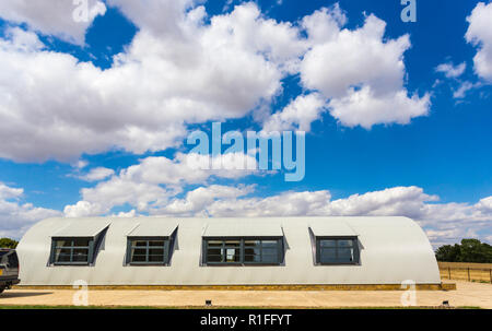 Krieg zeit Nissen Hütte Umwandlung durch pascott.co.uk Stockfoto