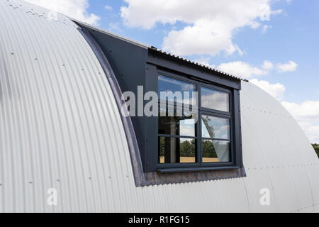 Krieg zeit Nissen Hütte Umwandlung durch pascott.co.uk Stockfoto