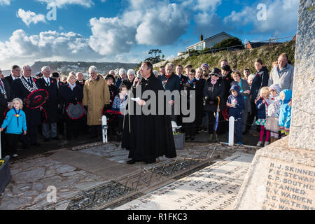 Budleigh Salterton, East Devon, England. 11. November 2018, der Tag des Gedenkens an das Kriegerdenkmal. "Credit Peter Bowler/Alamy Leben Nachrichten' Stockfoto