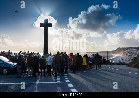 Budleigh Salterton, East Devon, England. 11. November 2018, der Tag des Gedenkens an das Kriegerdenkmal. "Credit Peter Bowler/Alamy Leben Nachrichten' Stockfoto