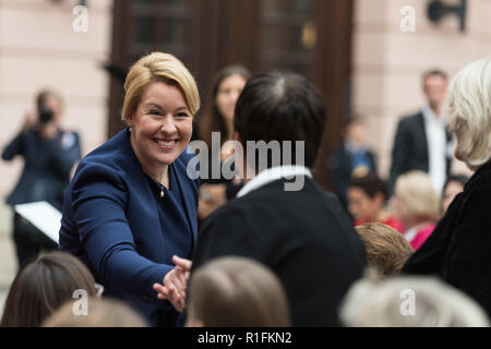 Berlin, Deutschland. 12 Nov, 2018. Die Bundesministerin für Familie, Senioren, Frauen und Jugend, Franziska Giffey der Sozialdemokratischen Partei (SPD) beim Festakt "100 Jahre Frauenwahlrecht" im Deutschen Historischen Museum in Berlin zu sehen. Die Zeremonie des Bundesministeriums für Familie, Senioren Frauen und Jugend und der Europäischen Akademie für Frauen in Politik und Wirtschaft Berlin e.V. (EAF Berlin) begleitet das Jubiläum mit dem Motto ''Argumentieren, für gleiche Rechte - was sie kämpfen? Quelle: Markus Heine/SOPA Images/ZUMA Draht/Alamy leben Nachrichten Stockfoto