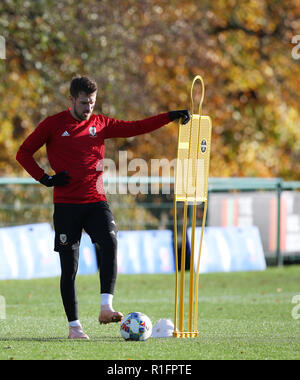 Cardiff, Wales, UK. 12. November 2018. Aaron Ramsey von Wales Wales in Aktion während der Fußball-Gruppe Ausbildung an der Vale Resort Hensol, in der Nähe von Cardiff, South Wales am Montag, den 12. November 2018. Das Team bereitet sich auf ihre UEFA Nationen Liga Match gegen Dänemark an diesem Freitag. pic von Andrew Obstgarten/Alamy leben Nachrichten Stockfoto