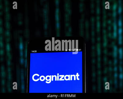 Kiew, Ukraine. 25 Okt, 2018. Cognizant Corporation Logo auf dem Smartphone angezeigt. Cognizant ist ein multinationales Unternehmen, das IT-Services, einschließlich digitaler, Technologie, Beratung und Service. Quelle: Igor Golovniov/SOPA Images/ZUMA Draht/Alamy leben Nachrichten Stockfoto