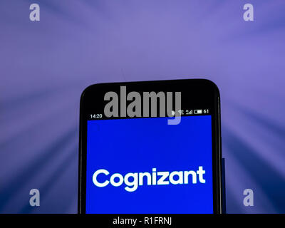 Kiew, Ukraine. 25 Okt, 2018. Cognizant Corporation Logo auf dem Smartphone angezeigt. Cognizant ist ein multinationales Unternehmen, das IT-Services, einschließlich digitaler, Technologie, Beratung und Service. Quelle: Igor Golovniov/SOPA Images/ZUMA Draht/Alamy leben Nachrichten Stockfoto