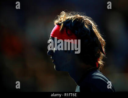 London, Großbritannien. 12. November 2018. O2 Arena, London, England; Nitto ATP-Finale; Alexander Zverev (GER) schaut auf Kredit: Aktion Plus Sport Bilder/Alamy leben Nachrichten Stockfoto
