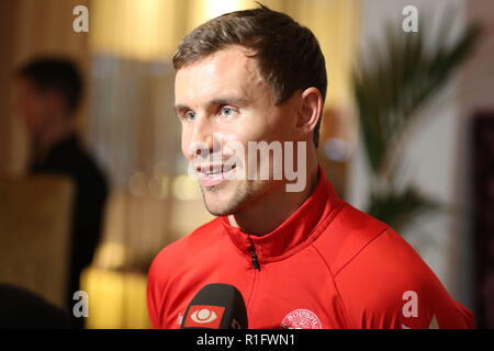 Newport, Wales, UK. 12. November 2018. Andreas Bjelland ist ein dänischer professionelle Fußball Center zurück Wer spielt für den FC Kopenhagen. Vor dem Spiel Interview in der Celtic Manor Resort in der Nähe von Newport vor der Nationen Liga Match Wales v Dänemark an der Cardiff City Stadium. Quelle: www.garethjohn. uk/Alamy leben Nachrichten Stockfoto