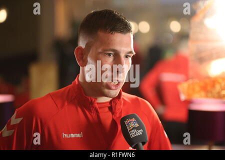 Newport, Wales, UK. 12. November 2018. Pierre-Emile Kordt Højbjerg ist ein dänischer Fußballprofi wer spielt als Mittelfeldspieler für Premier League Club Southampton. Vor dem Spiel Interview in der Celtic Manor Resort in der Nähe von Newport vor der Nationen Liga Match Wales v Dänemark an der Cardiff City Stadium. Quelle: www.garethjohn. uk/Alamy leben Nachrichten Stockfoto