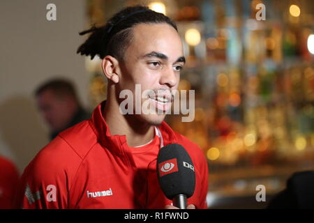 Newport, Wales, UK. 12. November 2018. Yussuf Yurary Poulsen ist ein dänischer Fußballprofi, die für Deutsche Verein RB Leipzig spielt als Stürmer oder winger. Vor dem Spiel Interview in der Celtic Manor Resort in der Nähe von Newport vor der Nationen Liga Match Wales v Dänemark an der Cardiff City Stadium. Quelle: www.garethjohn. uk/Alamy leben Nachrichten Stockfoto