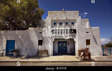 Death Valley Junction, Nevada, USA. 20. Juli 2018. Der einst pulsierenden Opernhaus Armagosa Gebäude ist noch bei Gelegenheit im Death Valley Junction, Nevada verwendet. Credit: L.E. Baskow/ZUMA Draht/Alamy leben Nachrichten Stockfoto