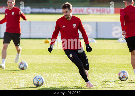 Cardiff, Wales, UK. 12. November 2018. Wales Mittelfeldspieler Aaron Ramsery Züge am Vale Resort vor Ihrer bevorstehenden Länderspiele gegen Dänemark und Albanien. Lewis Mitchell/YCPD. Quelle: Lewis Mitchell/Alamy leben Nachrichten Stockfoto