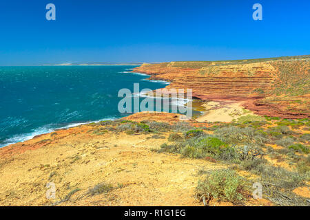 Luftaufnahme von Pot Alley von Eagle Gorge Aussichtspunkt in Kalbarri Nationalpark, Western Australia. Der ozean Schlucht zeigt spektakuläre Meer Landschaft inmitten der schroffen Schluchten. Coral Coast, Indischer Ozean. Stockfoto