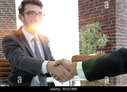 Closeup. Handshake zwischen dem Financial Manager und der Client Stockfoto