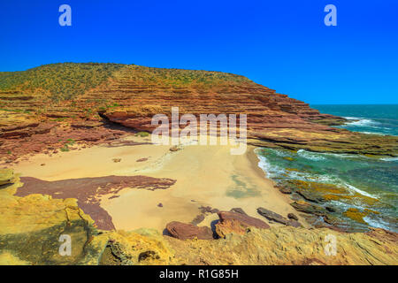 Malerischer Blick auf Pot Alley in Kalbarri Nationalpark, Western Australia von Lookout. Robuste Sandstein und Schlucht in Coral Coast, Indischer Ozean. Blauer Himmel mit kopieren. Australische Landschaft. Stockfoto