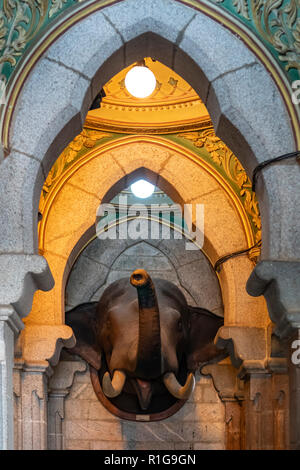 Gefüllte Elefant in Mysore Palace, Mysore, Karnataka, Indien Stockfoto