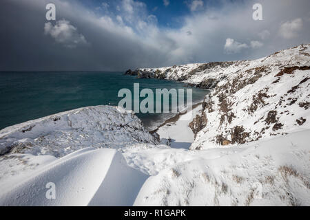 Kynance Cove; im Schnee; Cornwall, UK Stockfoto